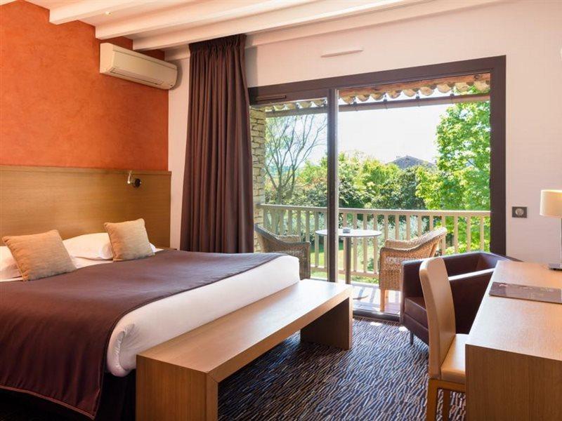 Hotel Carcarille Restaurant Le C Горд Екстериор снимка
