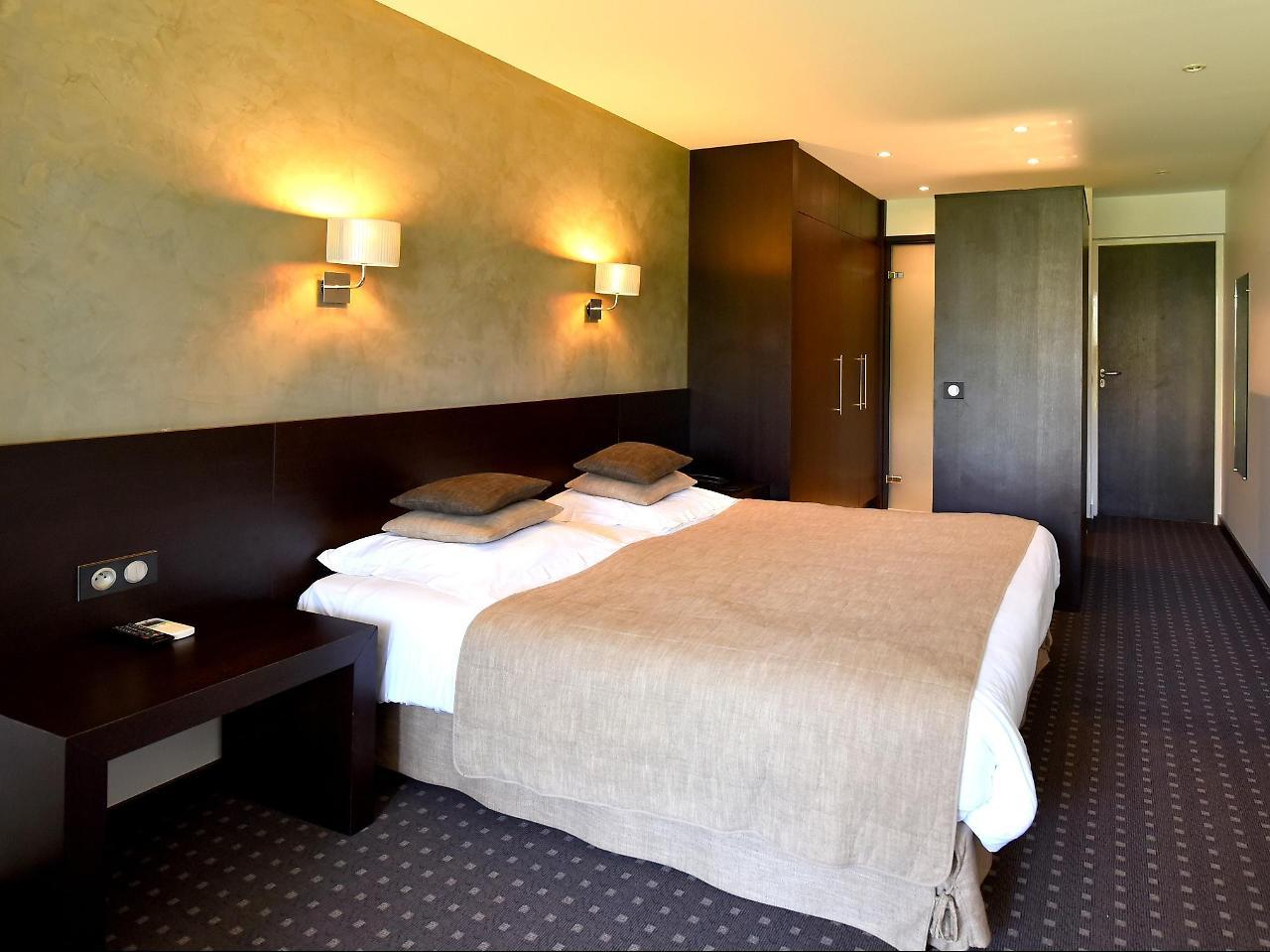 Hotel Carcarille Restaurant Le C Горд Екстериор снимка